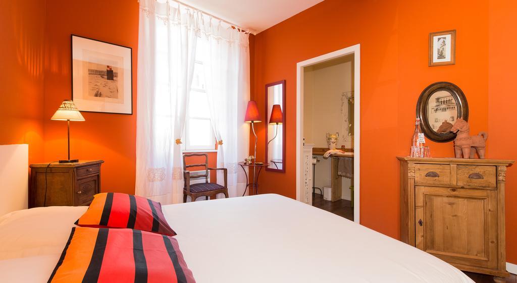 Les Petites Vosges Bed and Breakfast Bagnères-de-Bigorre Quarto foto