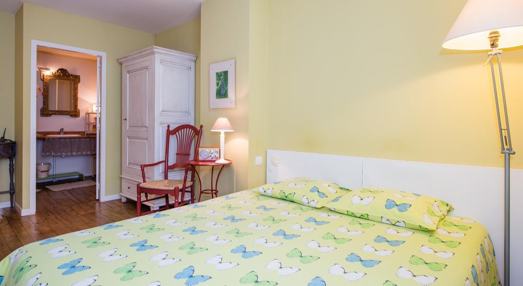 Les Petites Vosges Bed and Breakfast Bagnères-de-Bigorre Quarto foto